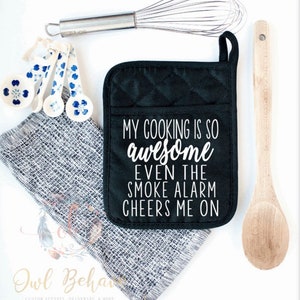 My cooking is so awesome even the smoke alarm cheers me on - oven mitt - pot holder - oven mitt - funny oven mitts  - gag gift - bad cook