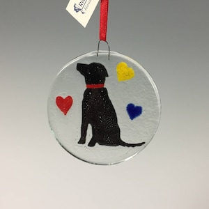 Svart labradorprydnad: Solfångare i smält glas för labrador retriever bild 1