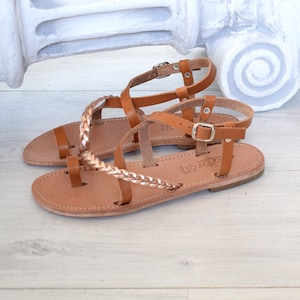Women&#39;s sandals with braid and toe ring handmade with leather, ELAFONISI
