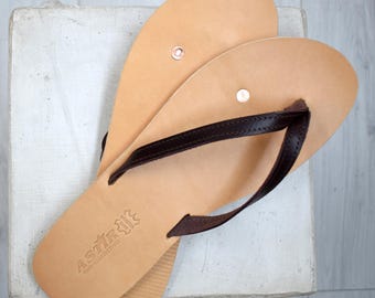 Damenledersandalen von Astir - Handgefertigte Flache Erdungs-Hausschuhe mit Kupferniete