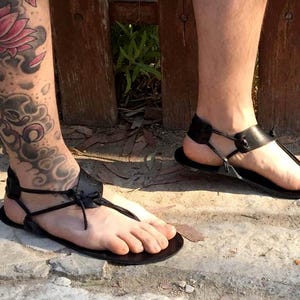 Sandales aux pieds nus en noir, sandales pour hommes, sandales faites main, sandales noires, sandales bohèmes, sandales d&#39;été, sandales de plage, hommes aux pieds nus, ANDROS1