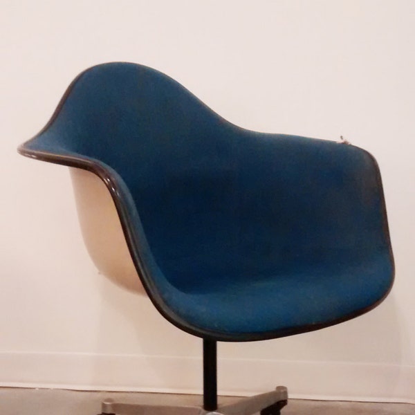 SALE: Eames/Herman Miller Swivel Arm Chair