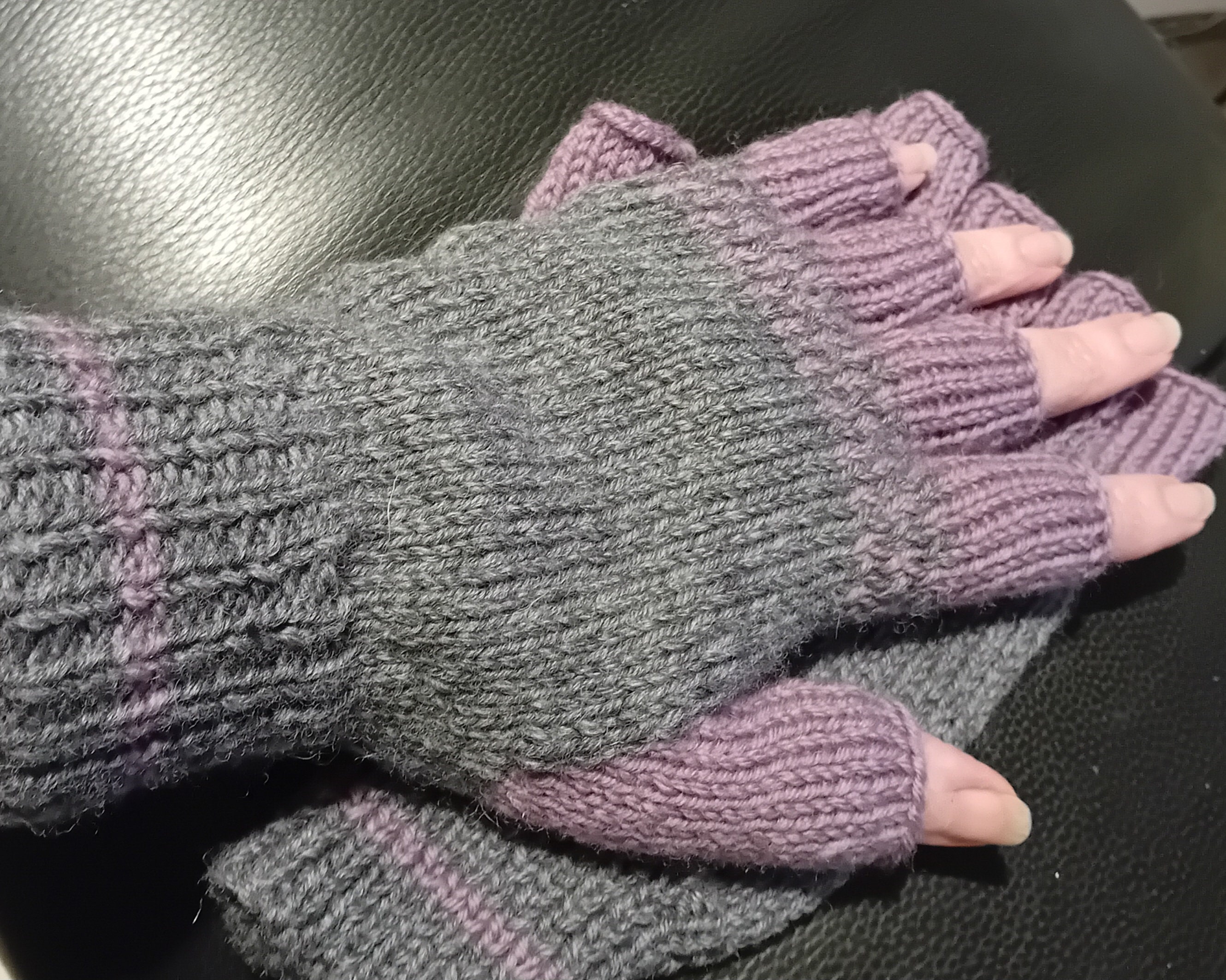 100% Wool Men's Fingerless Gloves -  Canada