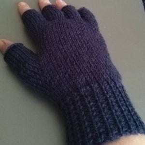 100% wool men's fingerless gloves image 3