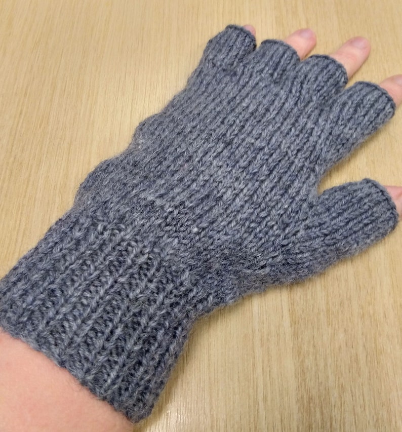 100% wool men's fingerless gloves image 6