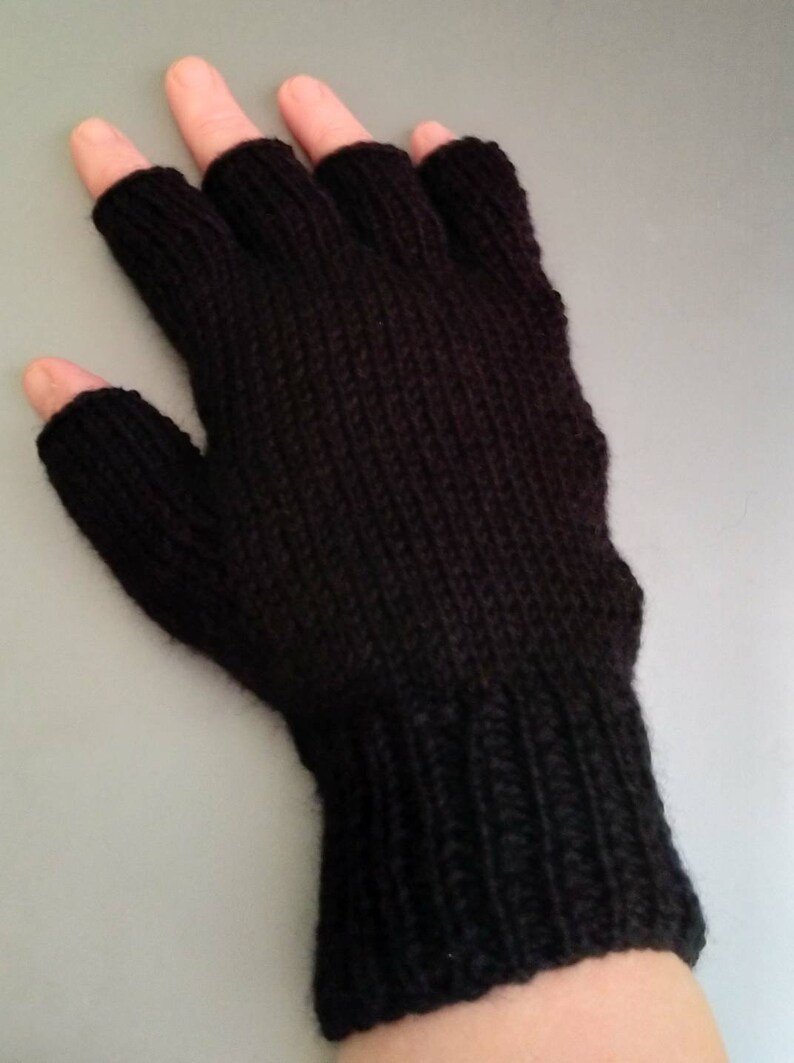 100% wool men's fingerless gloves image 2