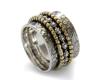 Spinner Ring with Textured Floral and Dotted Design