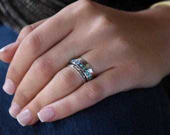 Hammered silver band with Opal spinner