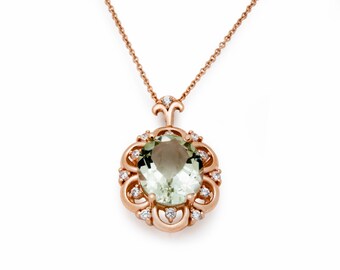Collar con colgante ovalado de oro rosa con espinela verde y circonitas