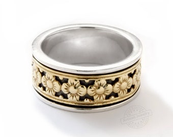 Mixed metals ring with Gold flowers