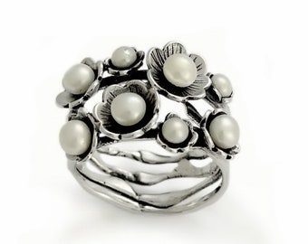 Flower Pearl Ring, Sterling silver Statement ring, Vintage style Flower ring, Bridal ring, Multistone ring, pearl and silver, silver flowers