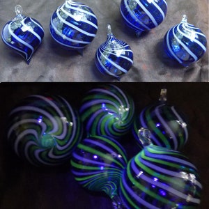 SET de adornos colgantes de vidrio reactivo a la luz negra UV. Vidrio boro/pyrex hecho a mano por mí en los EE.UU.