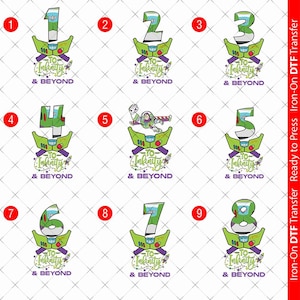 Könnte beinhalten: Eine Sammlung von neun Bügelbildern im DTF-Verfahren mit den Zahlen 1 bis 9. Jedes Design enthält eine grün-weiße Grafik mit dem Schriftzug "To Infinity & Beyond" und einer Rakete. Ein Transfer zeigt Buzz Lightyear.