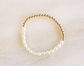 Everly Stretch Bracelet • Freshwater Pearl - Gold or Silver - Stacking Stretchy Bracelets Bridal Bridesmaids Minimalist Gift for Her Friend