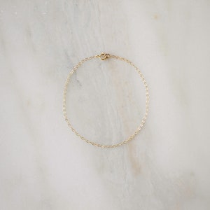 Whisper Bracelet Gold, Rose Gold or Silver Simple Basic Chain Bracelet Thin Dainty Modern Layering Cable Chain 14k or Gold Filled afbeelding 2