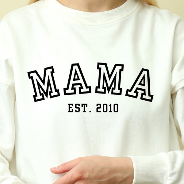 Varsity Mama SVG-bestand, Mama EST Sweatshirt, 2010, Mama Est 2011, Mama Est 2012, Mama Est 2013, 2014, 2015, 2016, 2017, 2018, 2019, 2020