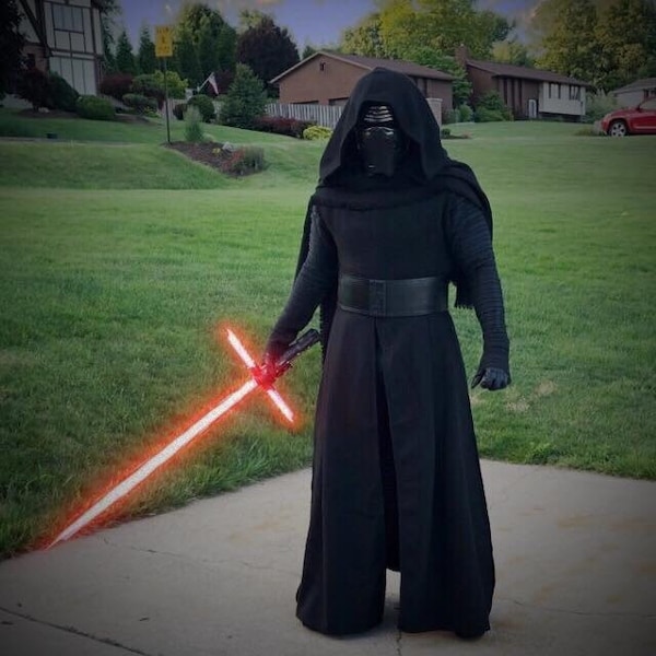 Peignoir natté inspiré de KYLO REN avec cape à capuche.