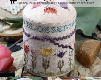 NEW at NEEDLEWORK EXPO Springtime Pin Drum by Heartstring Samplery