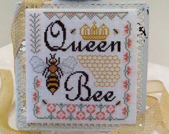 Reine des abeilles par Lady Lexi Designs, motif point de croix, téléchargement numérique