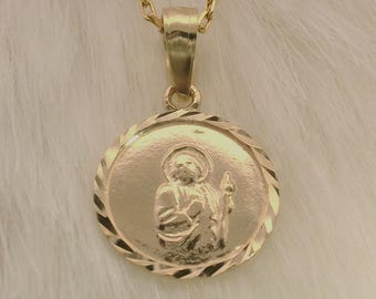 Medallón de San Judas Tadeo de 14k: Pequeño y delicado colgante de oro macizo con dije de San Judas Tadeo.
