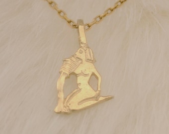 Charm de Acuario de 14k: Pequeño y delicado colgante de oro macizo de 14k con el símbolo del signo zodiacal Acuario, portador de agua.