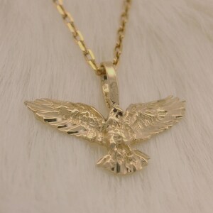 14k örnberlock: TINY, elegant halsband i massivt guld med Aguila Accipitrid-hänge och örnhänge i helkropp