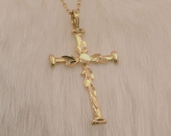 Pendentif croix en or 14 carats : collier chrétien avec breloque florale