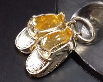 Pendentif doré My First Shoes, breloque chaussures de bébé personnalisables