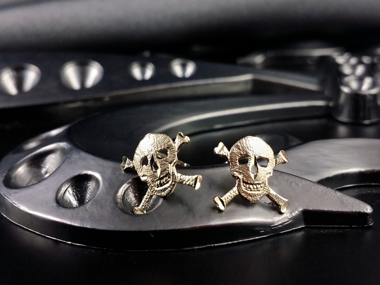 Ohrstecker 14 Karat Gelbgold Totenkopf Und Gekreuzte Knochen