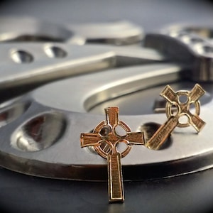 Pendientes de la cruz católica irlandesa de 14k, pendientes de los santos de Boondock