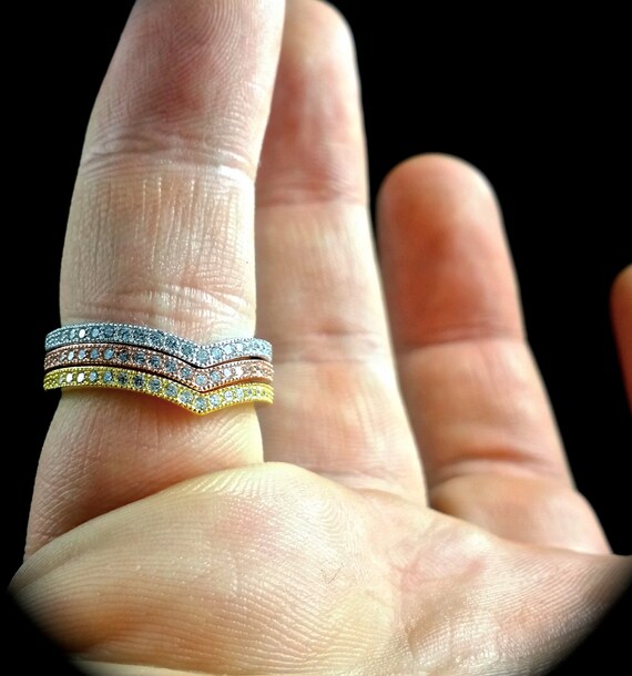 v shaped stackable rings
