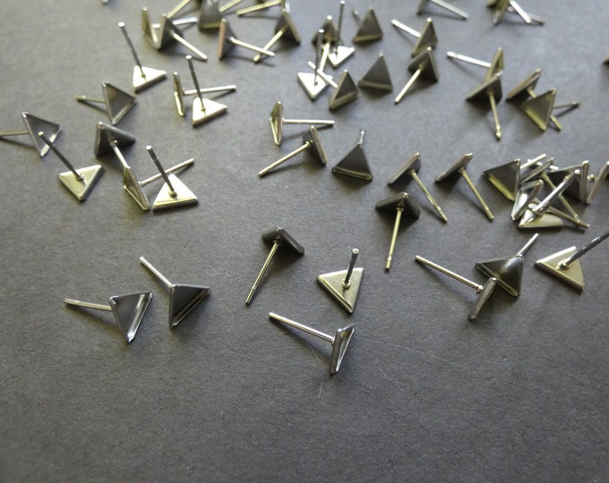 7x8mm Stainless Steel Earring Settings, Triangle Studs, Platinum Color, Fits 7x8mm Stone, .5mm Pin, Basic Classic Ear Posts, Earring Supply