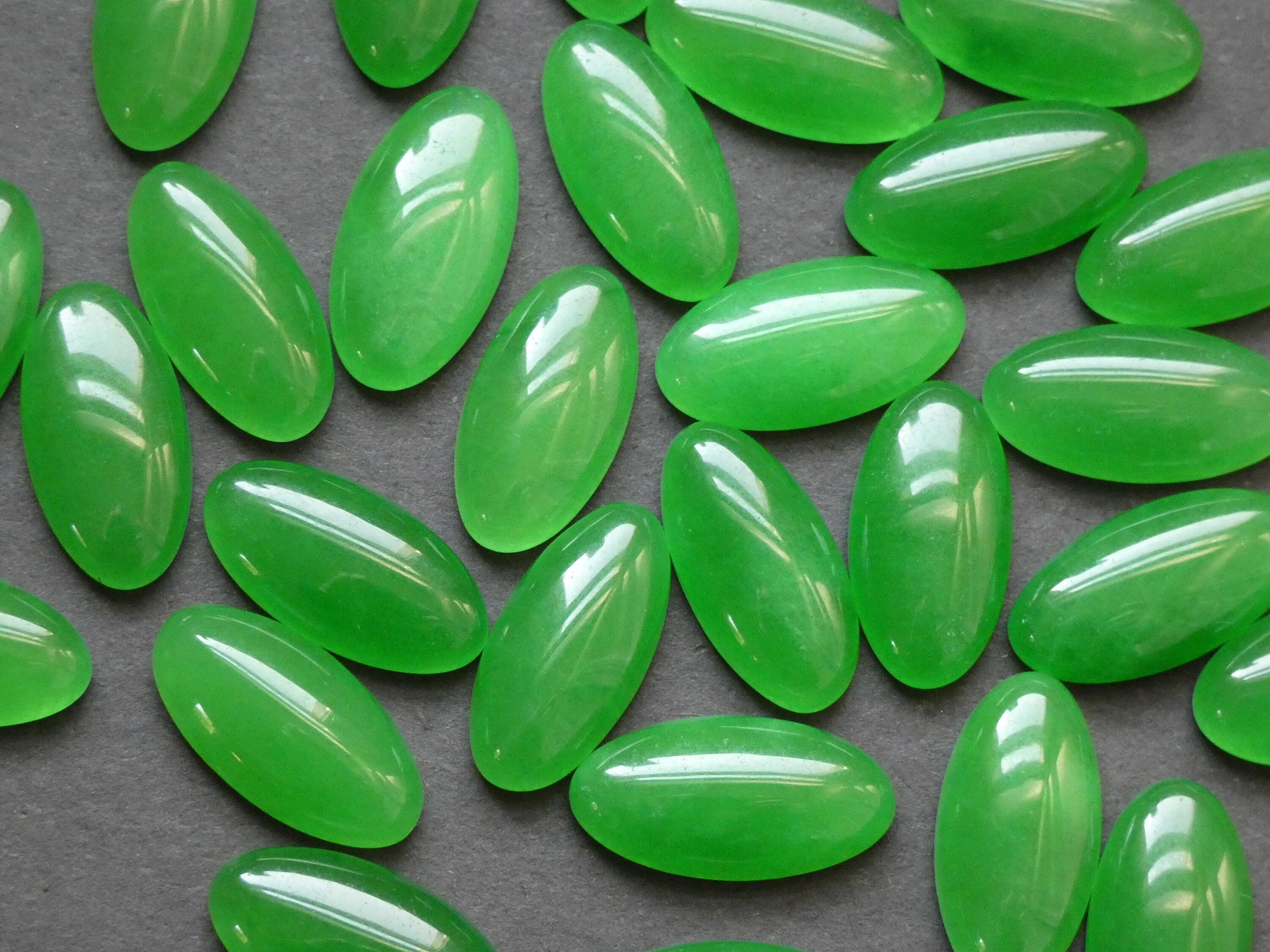 20x10mm Natural White Jade Gemstone Cabochon, Dyed, Green Horse Eye Cab