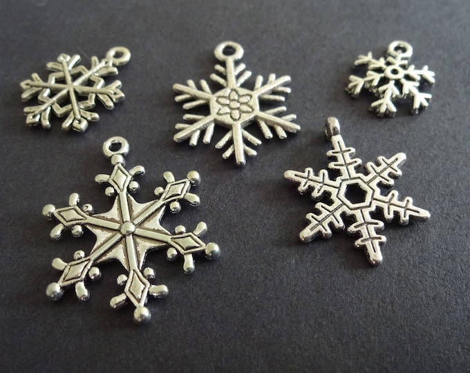 30 PACK OF Metal Mixed Snowflake Charms, Antiqued Silver Color, Winter Charm, Christmas Pendant, Silver Snowflake Pendants, 2mm Hole