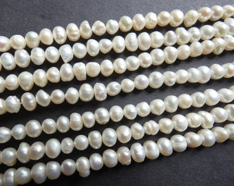 LOT VINTAGE GENTLY IRIDESCENT WHITE GENUINE FRESHWATER FRESH WATER PEARLS 