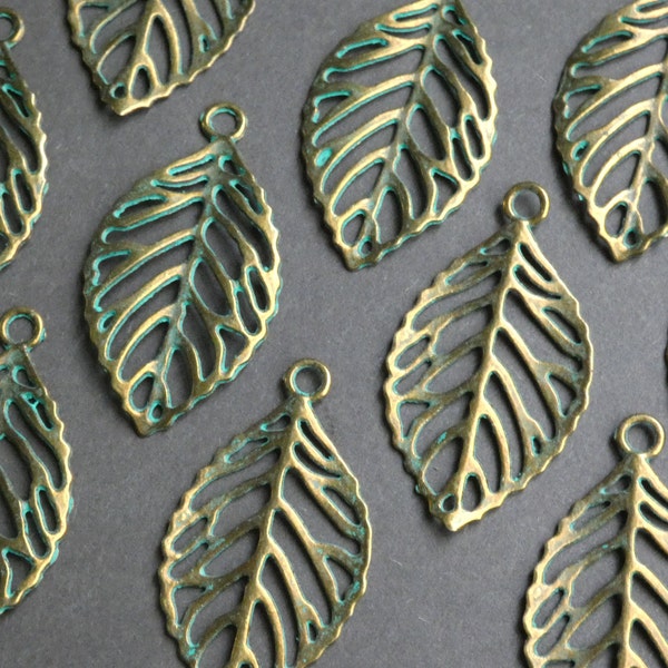 10 PACK of 49mm Antique Bronze Color Leaf Pendant, Green Patina, Antique Leaf Pendant, Antique Bronze Pendant, Large Leaf Pendant, Large