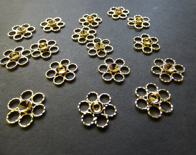 14x15mm Gold Plated Brass Flower Cab Setting, For 4.5mm Round Cabs, Gold Color, Cabochon Charm Setting, Floral Golden Setting, 4.5mm Tray