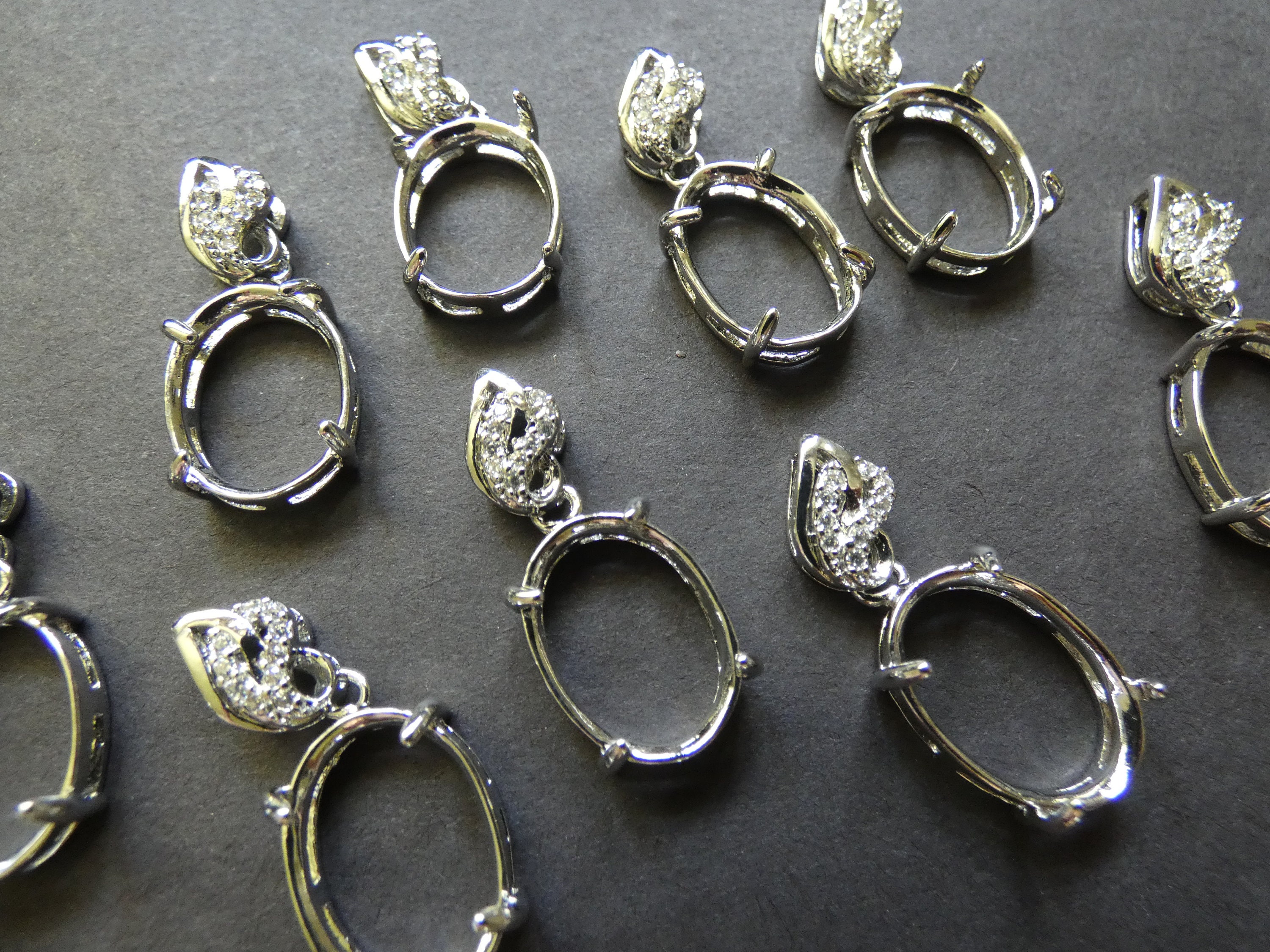 21x13.5mm Brass & Cubic Zirconia Pendant Cabochon Setting, 18x13mm Tray