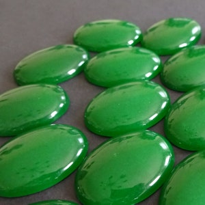 40x30mm Malaysia Jade Cabochon, Dyed, Oval Cabochon, Polished Gem, Green Cabochon, Dyed Quartz, Natural Stone, Jade Stone, Green Jade