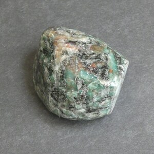 63x53x45mm Natural Emeralds in Matrix Free Form, Polished Emeralds in Matrix, One of a Kind, Only One Available, Unique Emerald Free Form