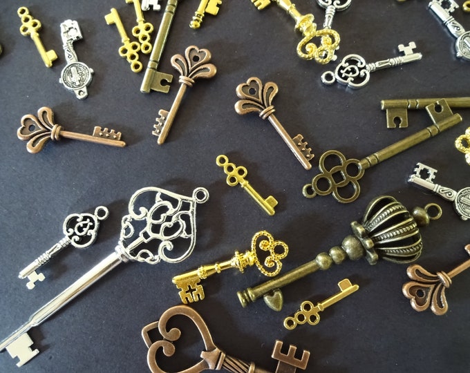 Mixed Lot Key Tibetan Metal Pendant Set, 16-75.5x6.5-25.5mm, Antiqued Keys, Vintage Theme, Bohemian Jewelry, Silver, Gold and Bronze Colors