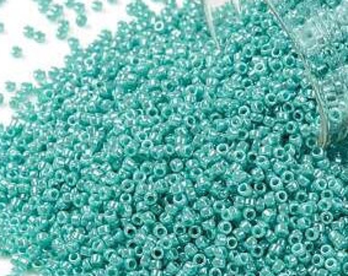 15/0 Toho Seed Beads, Opaque Luster Turquoise (132), 10 grams, About 3000 Round Seed Beads, 1.5mm with .7mm Hole, Luster Finish