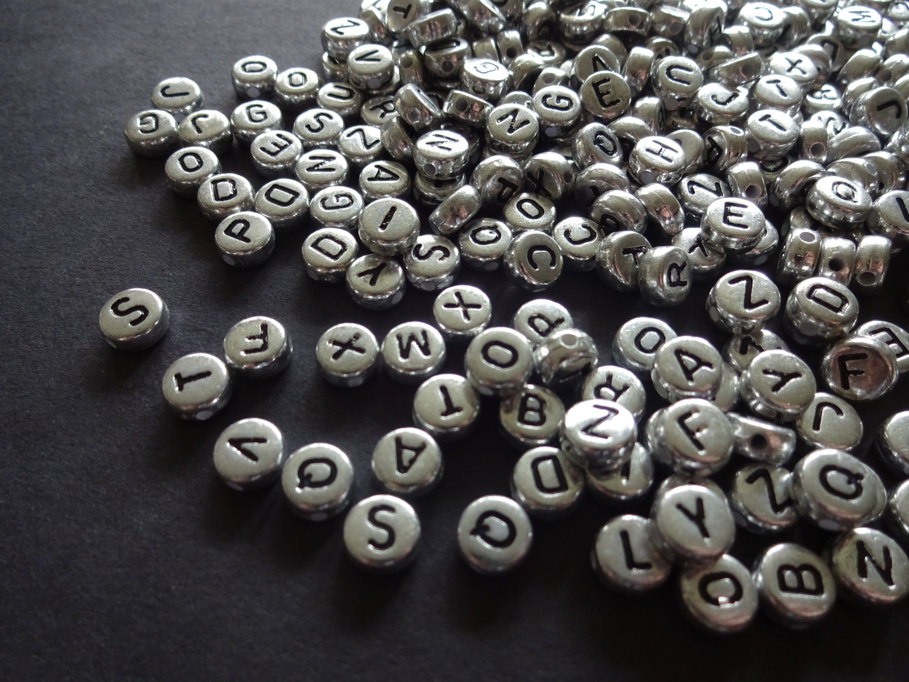 Alphabet ABC Beads White Gold Color Ins Letters Acrylic Flat Round Name  Beads Initial Words Pony Spacer Beads Assorted Mixed Bulk A-Z 