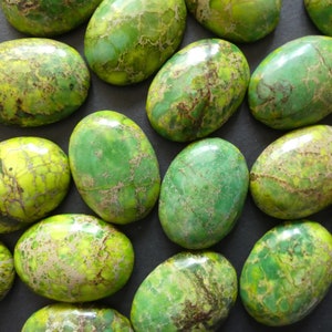 30x22mm Regalite Cabochon, Dyed Oval Cabochon, Polished Regalite Stone, Lime Green and White Stone Designer Cab, Large Gemstone Cab
