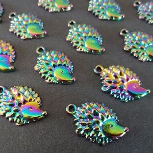 5 PACK of 22.5mm Metal Hedgehog Pendant, Rainbow Metal Hedgehog Charm, Oil Slick Color, Iridescent Metal Pendant, Holographic Metal Pendant