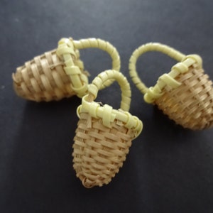 25-30mm Handmade  Easter Basket, Reed Cane/Rattan Woven Pendant, Small Basket Charm, Woven Easter Basket, Easter Decor, Natural Beige