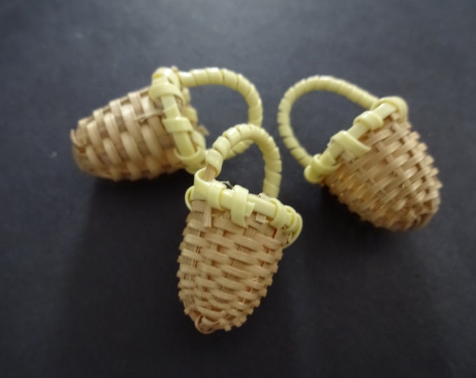 25-30mm Handmade  Easter Basket, Reed Cane/Rattan Woven Pendant, Small Basket Charm, Woven Easter Basket, Easter Decor, Natural Beige