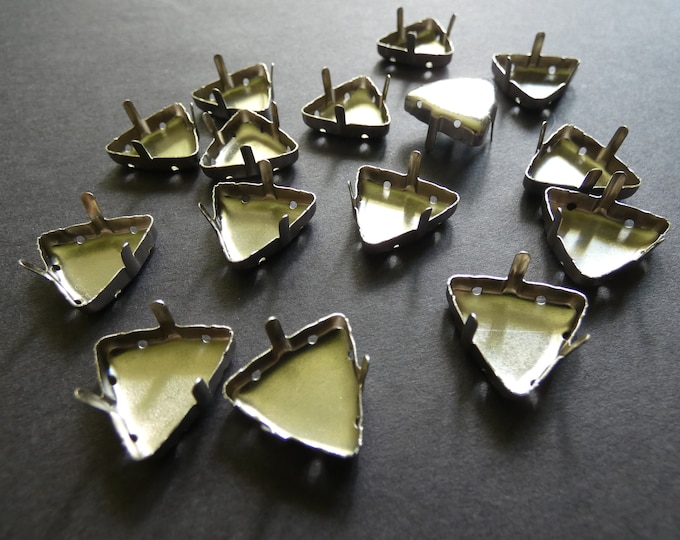 18x18mm Brass Triangle Claw Setting, Platinum Link, 18x18mm Tray, Triangle Setting, Platinum Cab Prong Setting, Rhinestone Charm, Claw Mount