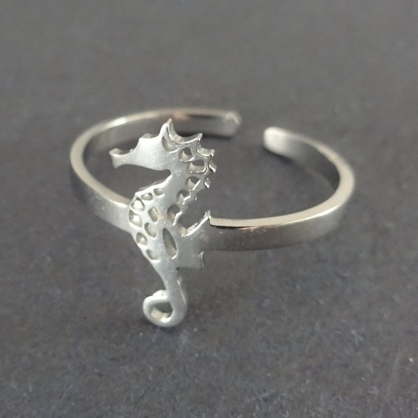 Stainless Steel Silver Seahorse Ring, Resizable Ring, Detailed Silhoutte Ring, Silver Animal Ring, Seahorse Jewelry, Marine Fish Ring