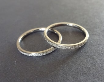 Bague givrée argentée empilable en acier inoxydable, bande simple mince de 2 mm, taille 5-11, bague givrée en acier, bague unisexe, bague de mariage et de fiançailles